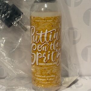 Perfectly Posh Puttin’ in the Spritz Shimmer Finishing Spray